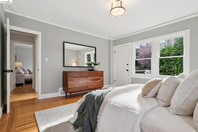 Image 23 of 46 For 741 Grosvenor Pl