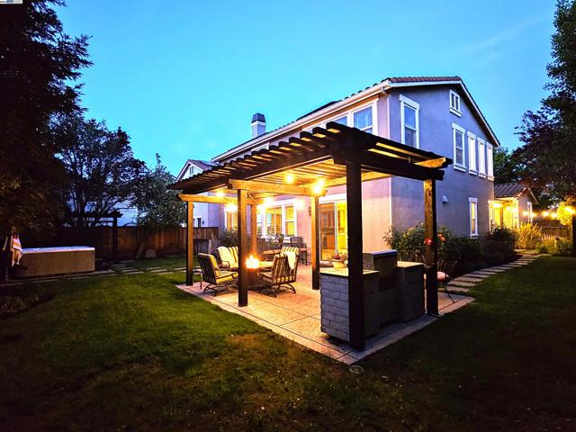 320 Oaks Bridge Pl, Pleasanton CA: https://media.crmls.org/mediaz/38199dfe-6a64-4fed-b333-f5b6bf1cb2f1.jpg