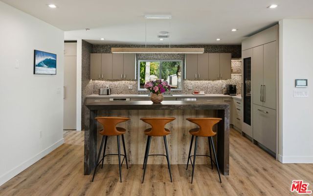 10555 Art Street, Sunland CA: https://media.crmls.org/mediaz/3819a67e-12bb-4c20-b6ac-6fa3c704b65d.jpg