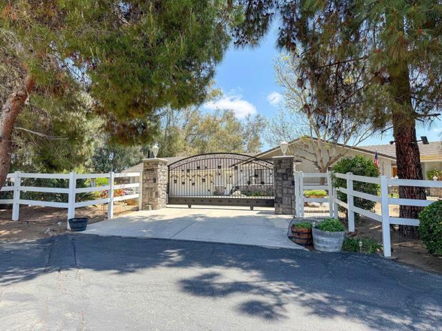 3048 Jason Road, Fallbrook CA: https://media.crmls.org/mediaz/3819ac01-f848-43b5-867f-a81fab0bd781.jpg