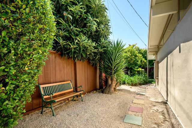 3129 Stelling Drive, Palo Alto CA: https://media.crmls.org/mediaz/3819c738-feb1-4f05-94a6-eba40a6f838b.jpg