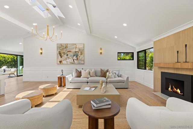 2975 Woodford Drive, La Jolla CA: https://media.crmls.org/mediaz/3819c9d3-1edd-4279-acad-86b5b422db95.jpg