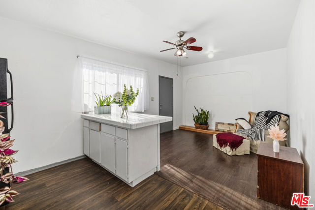 5184 Caspar Avenue, Los Angeles CA: https://media.crmls.org/mediaz/381abd57-d8c2-4571-9bbe-42a4647ad64e.jpg