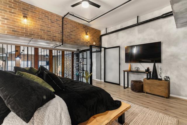 350 11Th Avenue, San Diego CA: https://media.crmls.org/mediaz/381ad47c-52bb-4dec-adc4-685c33b6c5d2.jpg