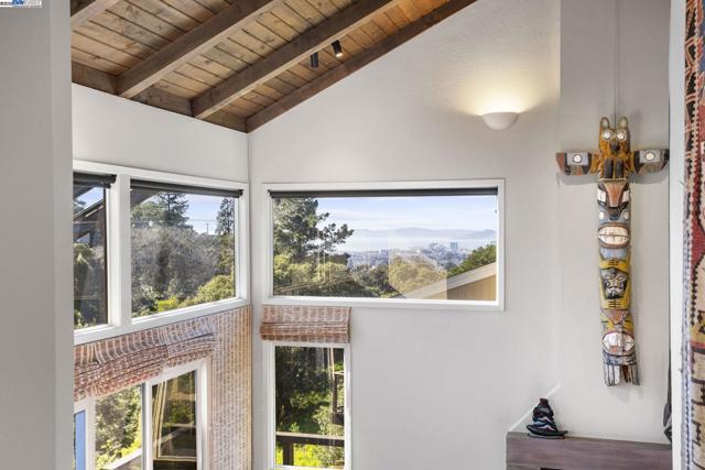 3 Abbott Way, Piedmont CA: https://media.crmls.org/mediaz/381b20d3-114f-4a9a-a73c-d179fbb46df0.jpg