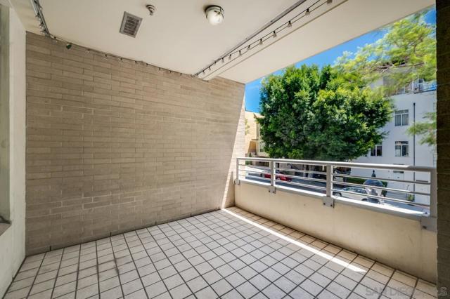 850 Beech St, San Diego CA: https://media.crmls.org/mediaz/381b985c-ce83-4353-8d64-270c255754bb.jpg