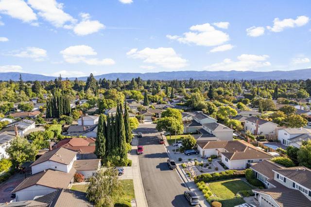 751 Silver Pine Court, Sunnyvale CA: https://media.crmls.org/mediaz/381baffb-dcbd-4f8c-8ccb-57ec75ff0422.jpg