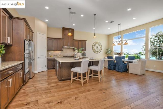 133 Clear Lake Ct, Oakley CA: https://media.crmls.org/mediaz/381beb06-5099-42a5-865e-da75dfc610e7.jpg