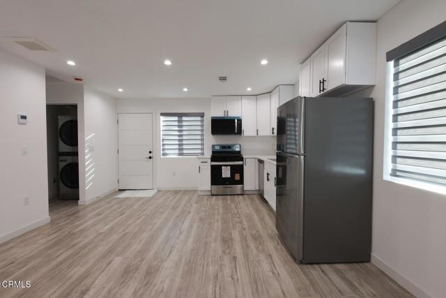 Detail Gallery Image 5 of 13 For 17314 Kingsbury St #1/2,  Granada Hills,  CA 91344 - 1 Beds | 1 Baths