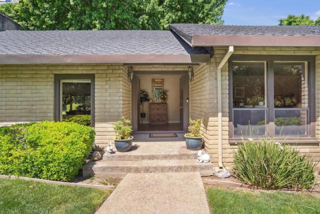 419 Burkhard Rd, Patterson CA: https://media.crmls.org/mediaz/381c72b7-77ce-4300-94fe-9de2de4ca3c6.jpg