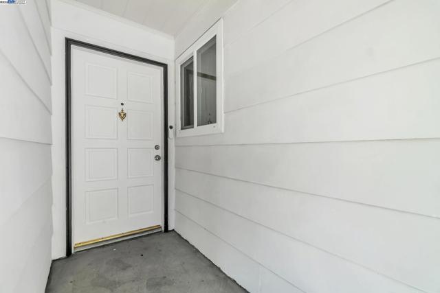 6013 Green Glen Way, Sacramento CA: https://media.crmls.org/mediaz/381ce3b1-7df1-4456-a796-5165b43ddfc3.jpg
