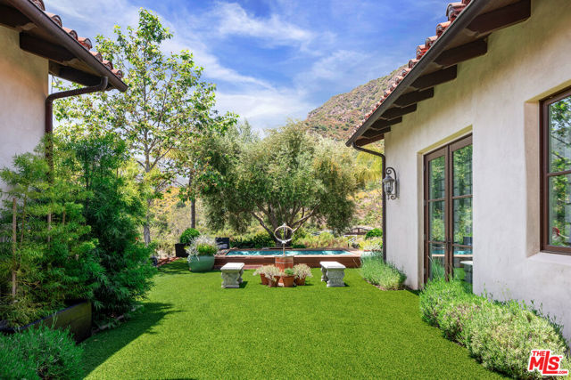 31823 Lobo Canyon Road, Agoura Hills CA: https://media.crmls.org/mediaz/381ceeef-aef1-4929-b00e-310c222438d4.jpg