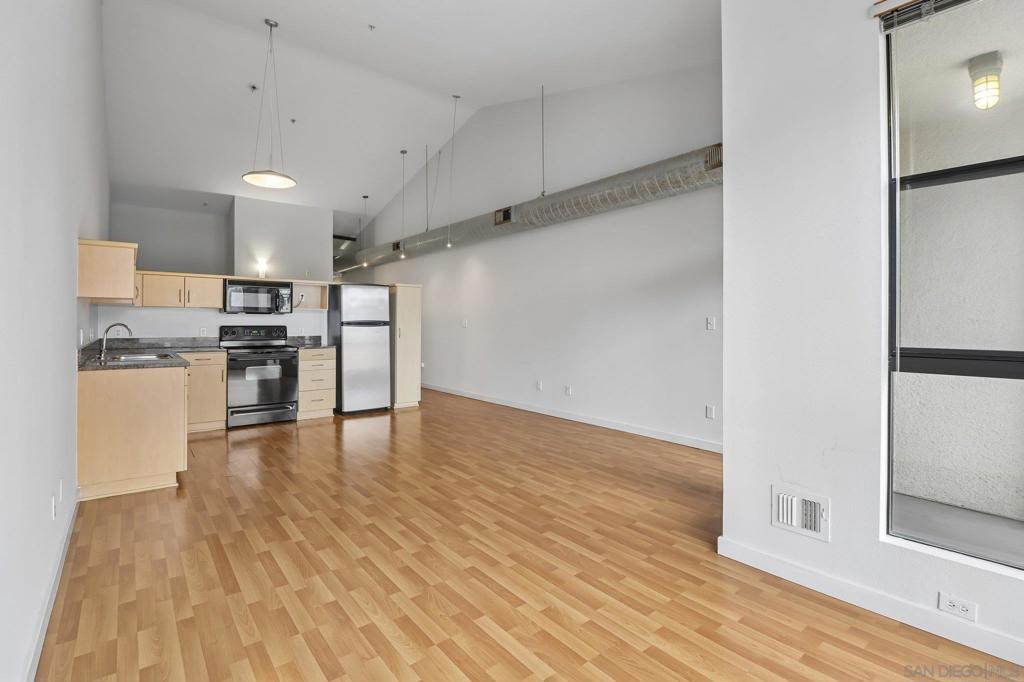 777 6th Avenue - photo 13