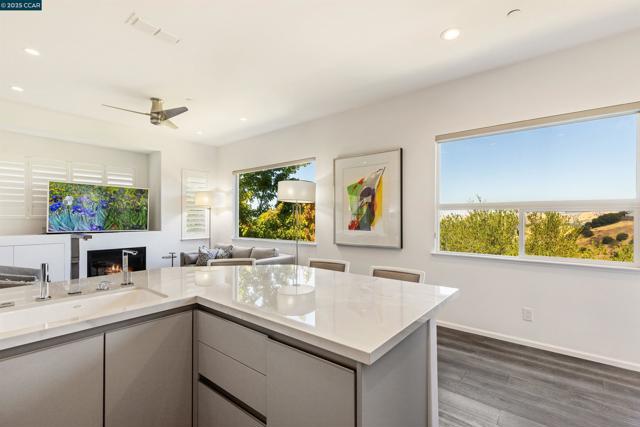 2854 Saklan Indian Dr, Walnut Creek CA: https://media.crmls.org/mediaz/381d8b46-59af-41de-8622-cb97b6a253c1.jpg