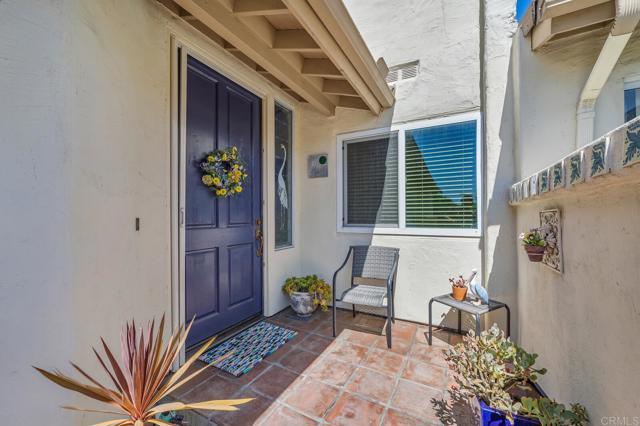 Detail Gallery Image 3 of 29 For 4843 Flying Cloud, Carlsbad,  CA 92008 - 2 Beds | 2/1 Baths