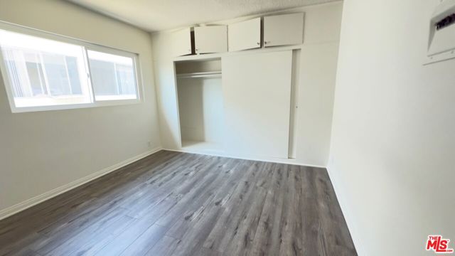 975 S Kingsley Drive, Los Angeles CA: https://media.crmls.org/mediaz/381e0d61-1241-4487-a688-3f024cb555bd.jpg