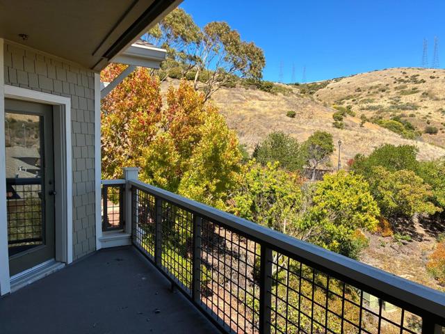 121 Crescent Court, Brisbane CA: https://media.crmls.org/mediaz/381e540d-cdf6-4089-8a8d-d8c5c7af887e.jpg