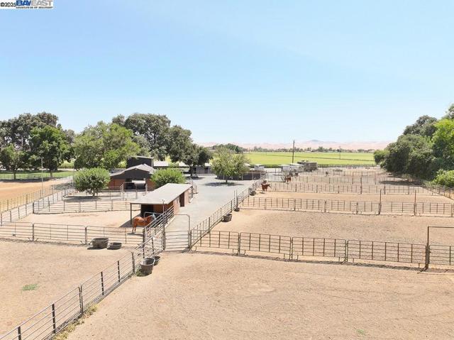 3335 Kellogg Creek Rd, Byron CA: https://media.crmls.org/mediaz/381eca94-dd20-4701-bfd3-6a23cab1dd81.jpg