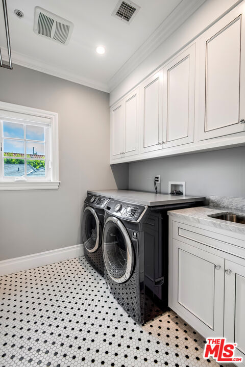 4469 Stern Avenue, Sherman Oaks CA: https://media.crmls.org/mediaz/38207a05-0e07-479a-873d-146820da107a.jpg
