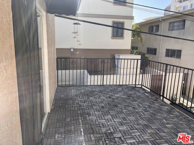 133 S Elm Drive, Beverly Hills CA: https://media.crmls.org/mediaz/3820b9e8-229f-4593-8f1a-0e8062430da9.jpg