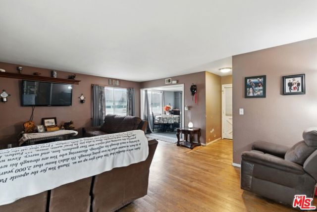 350 N Shadyglen Drive, Covina CA: https://media.crmls.org/mediaz/3821150d-d661-4aeb-847e-58affae0b441.jpg