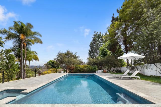 582 Rancho Santa Fe Rd, Encinitas CA: https://media.crmls.org/mediaz/382184b2-0287-460d-aac7-65c34a2356ca.jpg