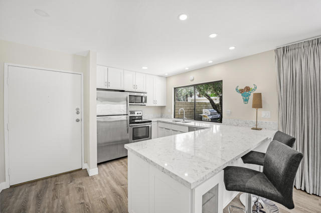 2006 E Sandalwood Drive, Palm Springs CA: https://media.crmls.org/mediaz/38218c8e-8a8f-41b1-8280-b2ddb90db1b7.jpg