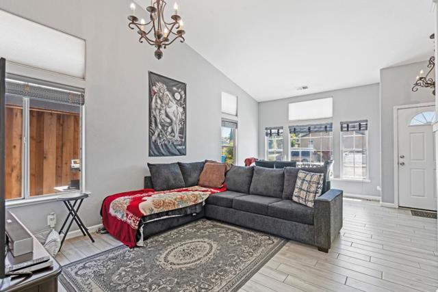 730 Marseille Drive, Hollister CA: https://media.crmls.org/mediaz/38218d87-d93c-45ee-acd6-dbab4172134f.jpg