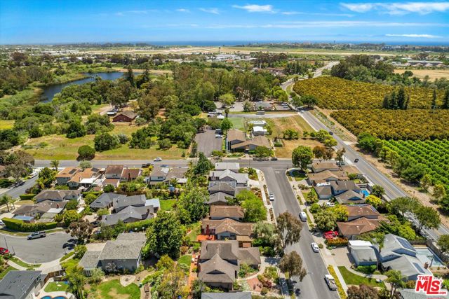 6591 Camino Venturoso, Goleta CA: https://media.crmls.org/mediaz/3821fcb0-5a9d-4caa-aea0-8d832606c099.jpg