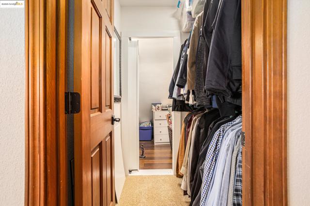 15 Madeira Ct, Oakley CA: https://media.crmls.org/mediaz/38221d8f-d121-4080-9727-17391311155e.jpg