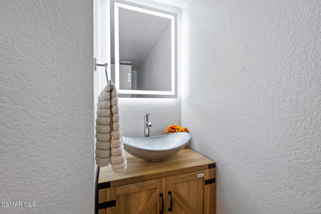 6208 Corte Antigua, Camarillo CA: https://media.crmls.org/mediaz/38229aac-9eb0-473a-a141-4cec0fc6ddad.jpg