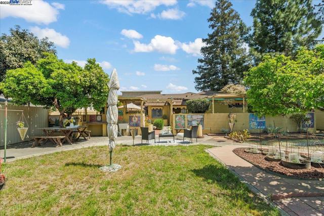 41351 Fremont Blvd, Fremont CA: https://media.crmls.org/mediaz/3822beb6-7a50-4e1e-8379-2abadebe329e.jpg
