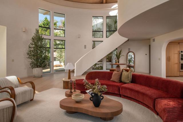 Detail Gallery Image 4 of 56 For 14847 Vista Del Oceano, Del Mar,  CA 92014 - 5 Beds | 4 Baths