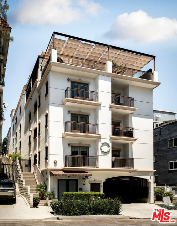 11633 Chenault Street, Los Angeles CA: https://media.crmls.org/mediaz/3823a706-ea42-47af-bca5-8e191baa61de.jpg