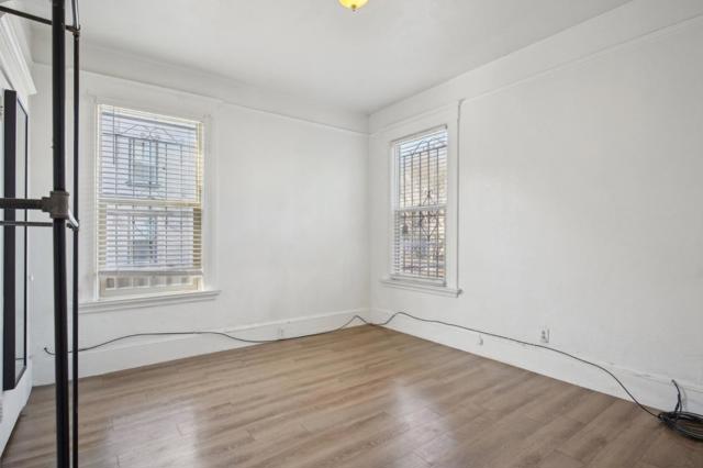 592 22nd Street, Oakland CA: https://media.crmls.org/mediaz/3823a7cd-c97c-4f5f-92b2-d03cfaf0aaec.jpg