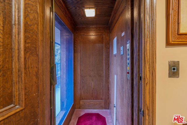1242 Angelo Drive, Beverly Hills CA: https://media.crmls.org/mediaz/38244721-d5c9-4f16-948b-c7c15d7e5e50.jpg