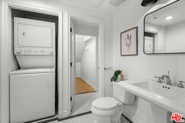 5935 Playa Vista Drive, Playa Vista CA: https://media.crmls.org/mediaz/3824bfdf-49dc-4c63-aa34-5d3d4d1cfc49.jpg