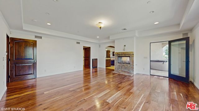 3311 Deronda Drive, Los Angeles CA: https://media.crmls.org/mediaz/3824fbde-04a0-4afe-9751-6eb49dc703b3.jpg