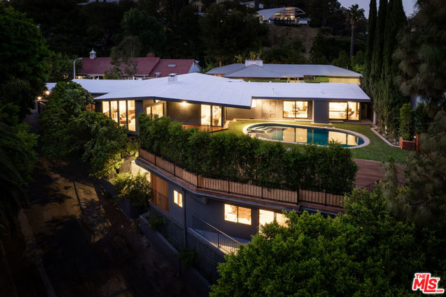 2247 Chelan Place, Los Angeles CA: https://media.crmls.org/mediaz/3824fee5-98f1-4dda-b98f-43270b6b615e.jpg