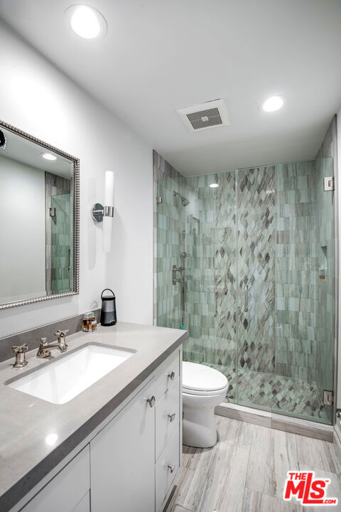 10112 EMPYREAN Way, Los Angeles CA: https://media.crmls.org/mediaz/382581cf-0063-4bcd-af3b-51c51ce96e11.jpg