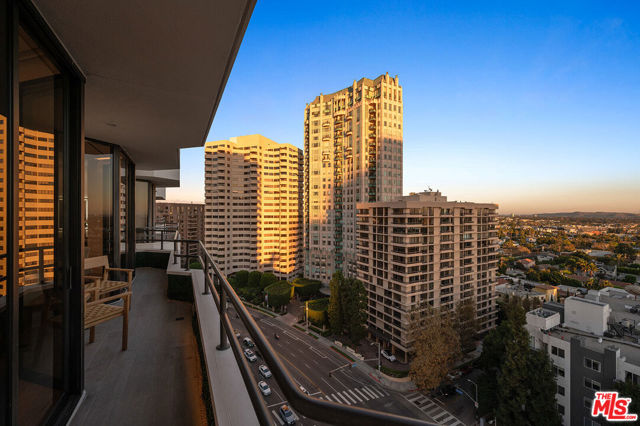 10601 Wilshire Boulevard, Los Angeles, California 90024, 2 Bedrooms Bedrooms, ,1 BathroomBathrooms,Condominium,For Sale,Wilshire,24458173