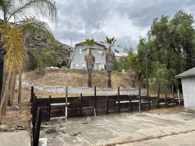 11535 Rocky Ln, Lakeside CA: https://media.crmls.org/mediaz/3825f20c-7e2d-46c6-b66d-5712ddb62096.jpg