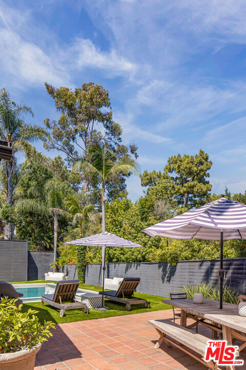 2770 La Castana Drive, Los Angeles CA: https://media.crmls.org/mediaz/38261110-61e8-422c-9275-522f6d602398.jpg