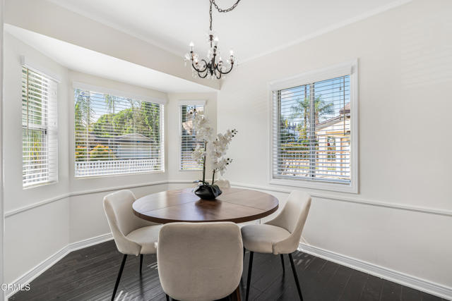 Detail Gallery Image 8 of 37 For 15233 Camarillo St, Sherman Oaks,  CA 91403 - 5 Beds | 4 Baths