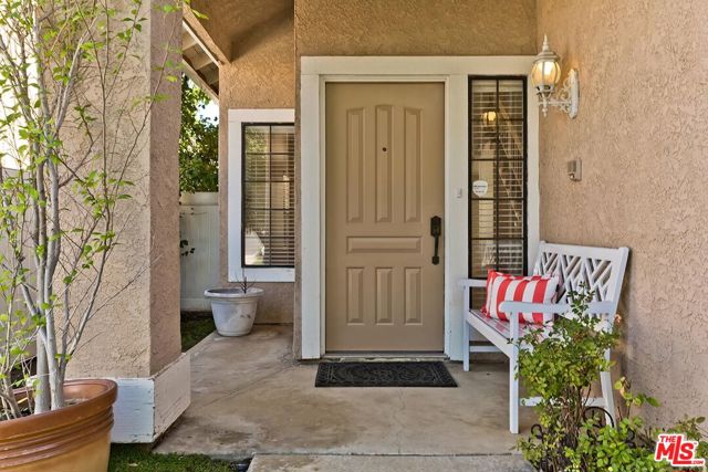26816 Cactus Trail, Agoura Hills CA: https://media.crmls.org/mediaz/3826eb7e-8b3b-46a7-8c56-3ef906c8d947.jpg