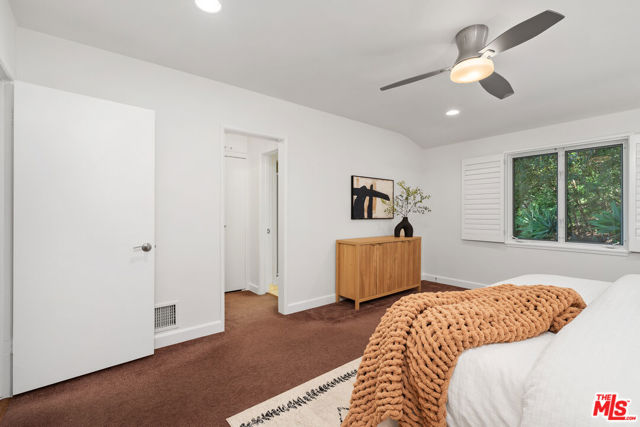 4450 Coronet Drive, Encino CA: https://media.crmls.org/mediaz/382782f5-ddcd-408e-8792-feed1d16cba8.jpg