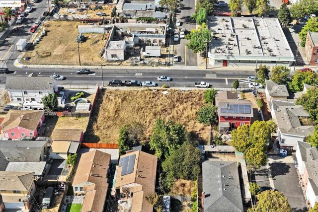 724 Chesley Ave, Richmond CA: https://media.crmls.org/mediaz/3827abec-11f8-45e6-bfed-b31e5a306210.jpg