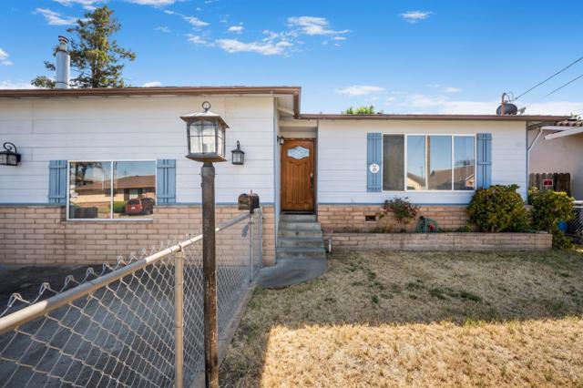 921 Suiter Street, Hollister CA: https://media.crmls.org/mediaz/3827c5e6-620c-41a9-8872-26b203852afb.jpg