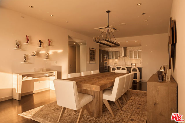 928 N Croft Avenue, Los Angeles CA: https://media.crmls.org/mediaz/3827d9c8-9e32-4c5f-b3e3-4c641643eb07.jpg