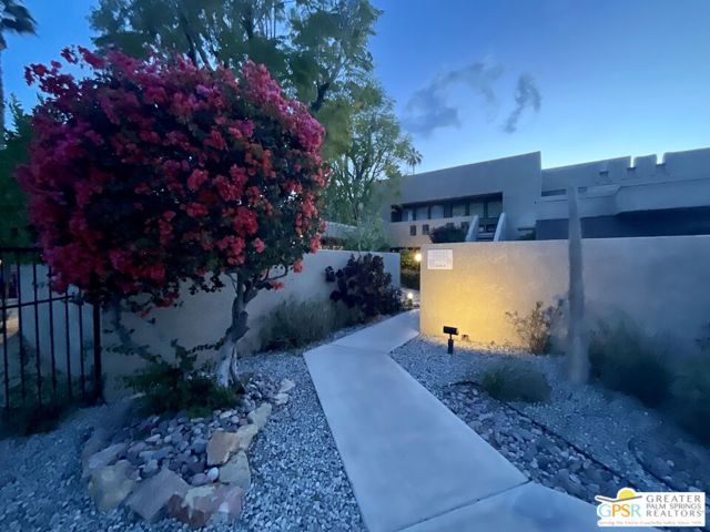 473 E Bradshaw Lane #10, Palm Springs, CA 92262